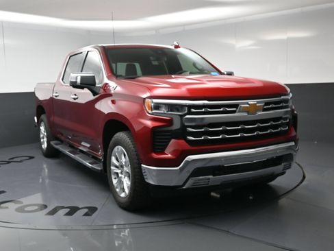 Used 2023 Chevrolet Silverado 1500 LTZ w/ LTZ Premium Package AWD/4WD image 3