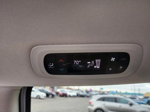 Used 2024 Chrysler Pacifica Touring-L image 15