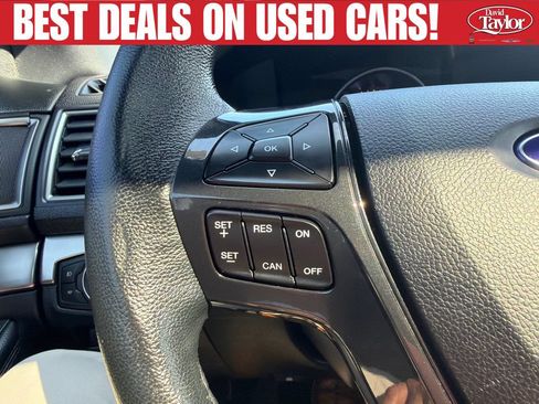 Used 2018 Ford Explorer XLT w/ Equipment Group 202A FWD image 17