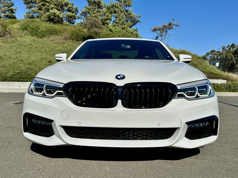 Used 2017 BMW 540i w/ M Sport Package RWD image 4