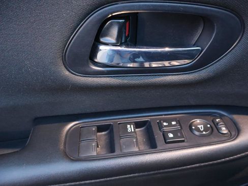 Used 2019 Honda HR-V LX image 10