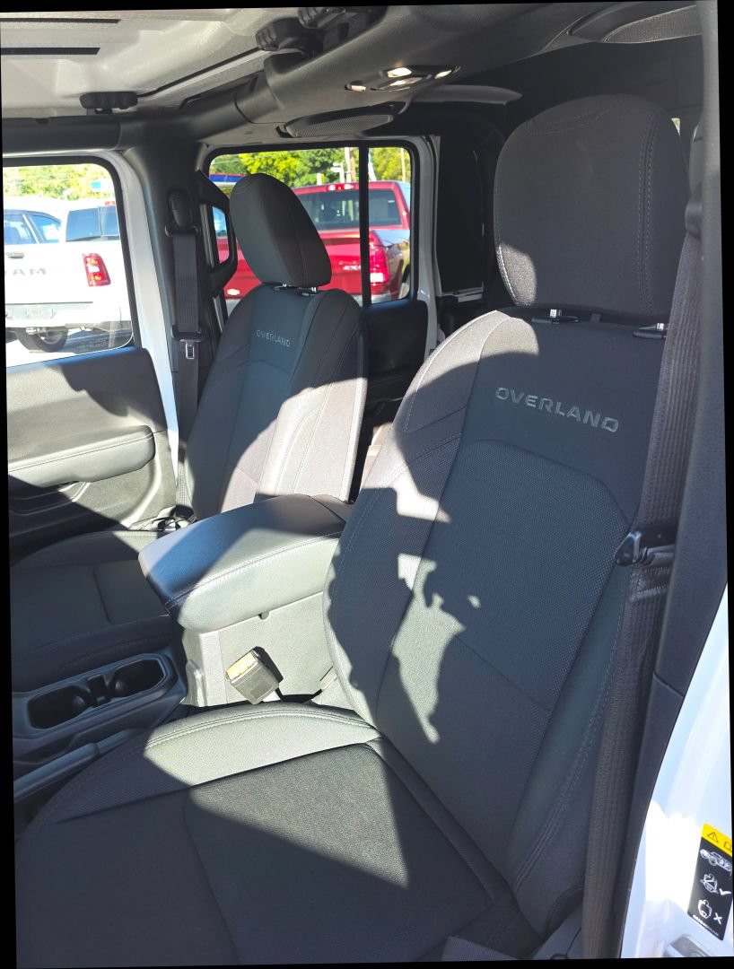 Used 2021 Jeep Gladiator Overland AWD/4WD image 10