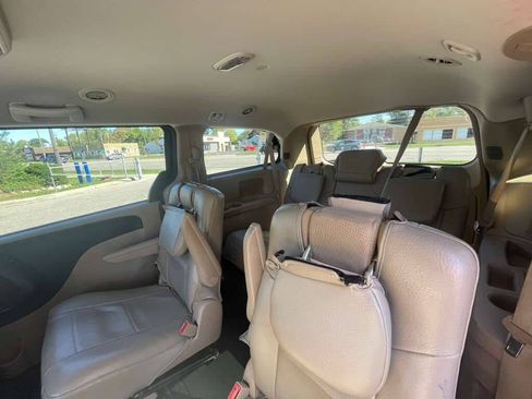 Used 2016 Dodge Grand Caravan SE w/ Quick Order Package 29E SE FWD image 13