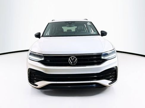 Used 2023 Volkswagen Tiguan SE R-Line image 2