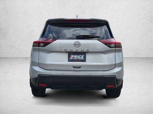 Used 2025 Nissan Rogue SV w/ SV Premium Package FWD image 6