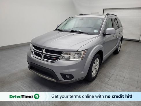 Used 2019 Dodge Journey SE FWD image 1