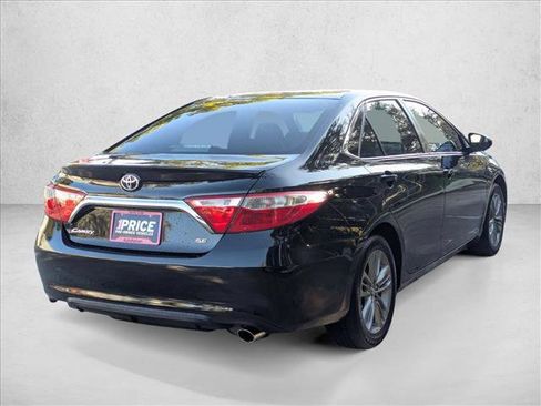 Used 2017 Toyota Camry SE image 5