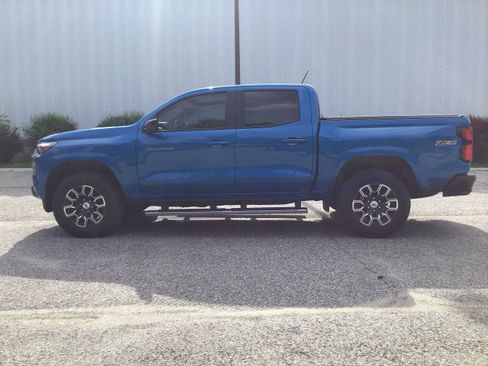 Used 2023 Chevrolet Colorado Z71 w/ Z71 Convenience Package 2 AWD/4WD image 4