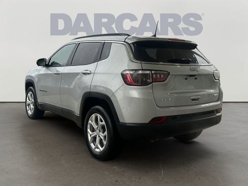 Used 2024 Jeep Compass Latitude image 5