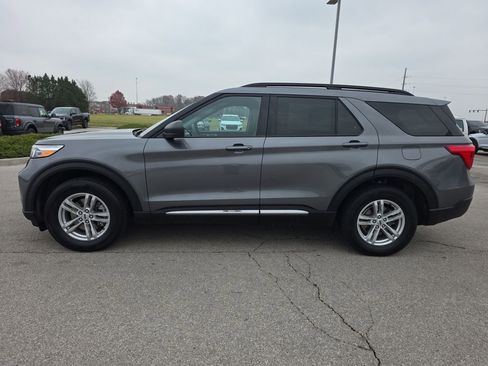Used 2023 Ford Explorer XLT w/ Equipment Group 202A image 4