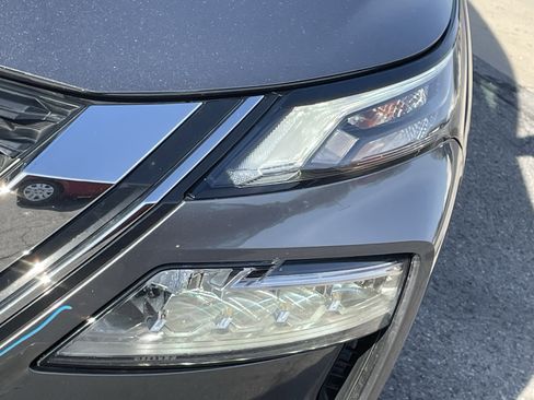 Used 2023 Nissan Rogue SV image 9