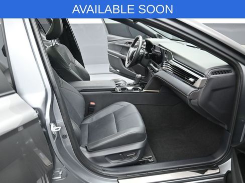 Used 2025 Toyota Camry XSE w/ Premium Plus Package image 33