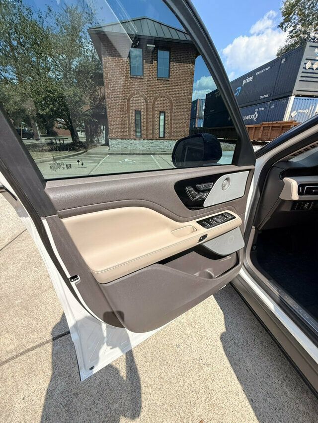 Used 2020 Lincoln Aviator Reserve w/ Equipment Group 202A AWD/4WD image 8