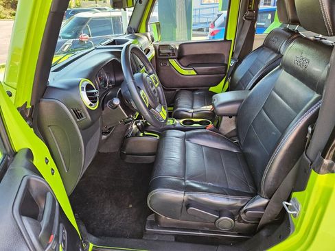 Used 2012 Jeep Wrangler Sahara w/ Connectivity Group AWD/4WD image 11