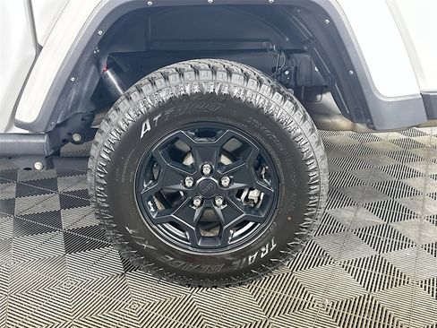 Used 2022 Jeep Gladiator Willys image 34