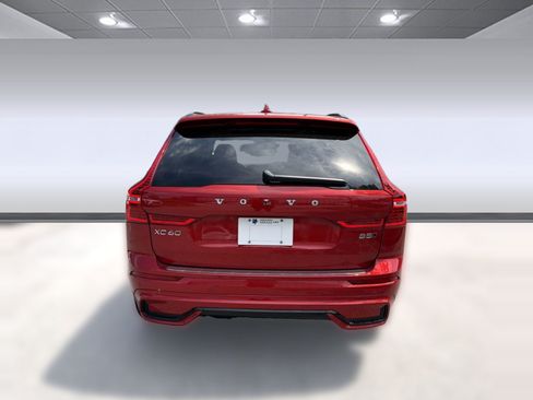 Certified 2024 Volvo XC60 B5 Plus w/ Protection Package Premier AWD/4WD image 10