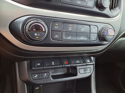 Used 2018 GMC Canyon SLT w/ Driver Alert Package image 8