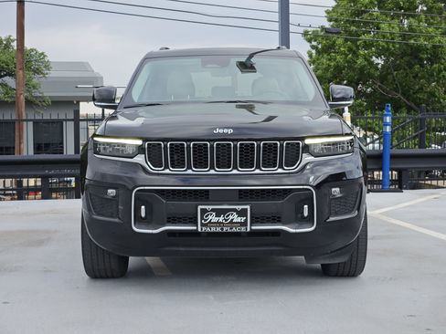 Used 2022 Jeep Grand Cherokee Overland w/ Luxury Tech Group IV RWD image 6