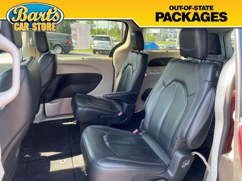 Used 2022 Chrysler Pacifica Touring-L FWD image 17