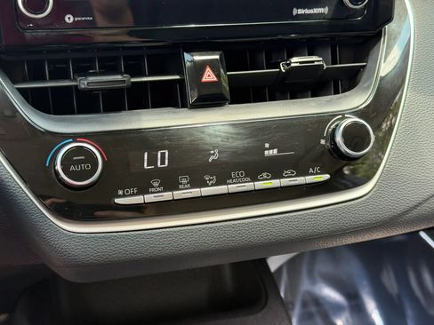 Used 2022 Toyota Corolla LE FWD image 21