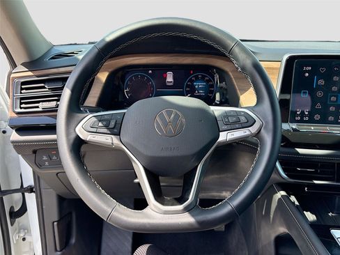 Used 2025 Volkswagen Atlas SE image 11