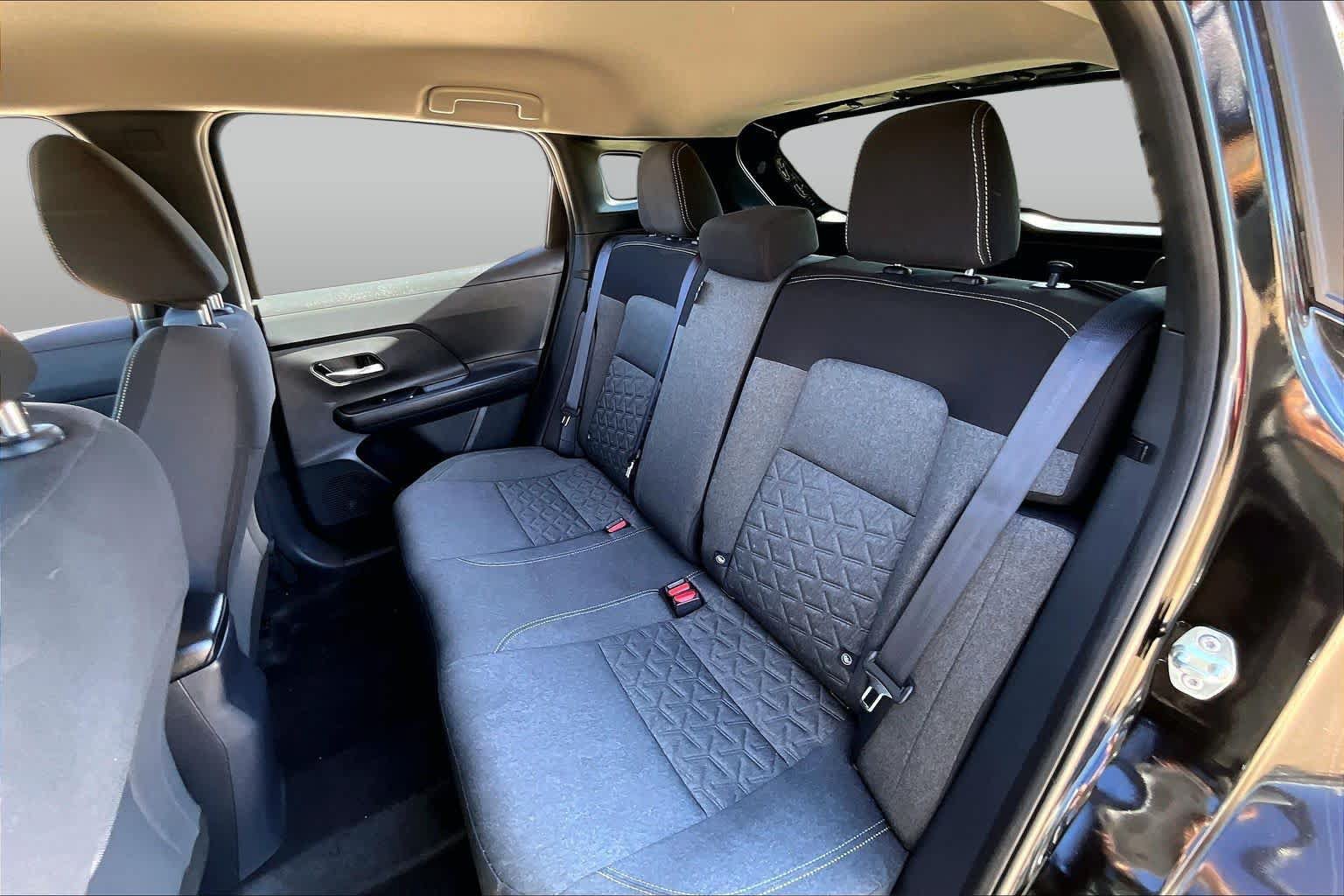Used 2025 Nissan Kicks SV FWD image 21