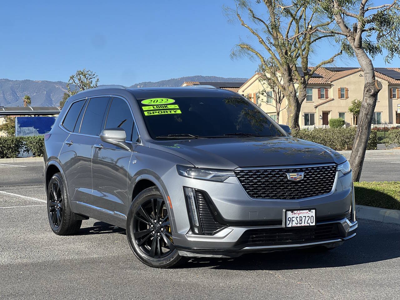 Used 2022 Cadillac XT6 Premium Luxury FWD image 2