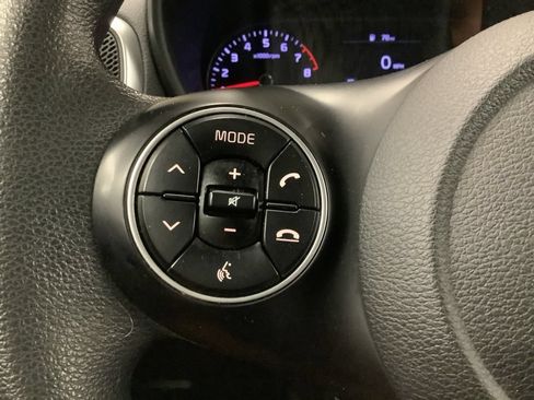 Used 2020 Kia Soul LX FWD image 18
