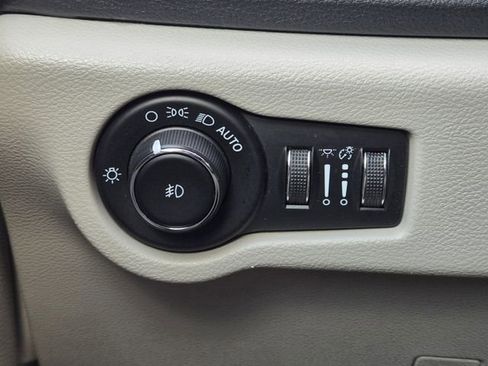 Used 2021 Chrysler Pacifica Touring-L w/ Premium & Safety Sphere Group image 20