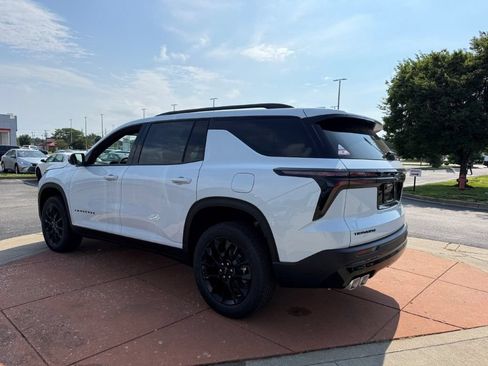 New 2026 Chevrolet Traverse LT w/ Midnight/Sport Edition FWD image 4