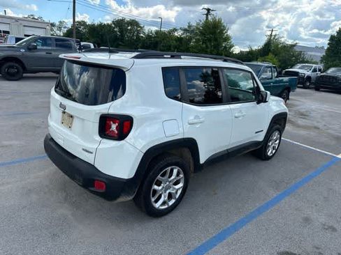 Used 2018 Jeep Renegade Latitude AWD/4WD image 16