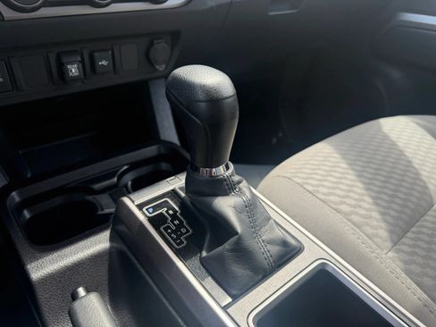 Used 2022 Toyota Tacoma SR5 w/ Technology Package AWD/4WD image 16