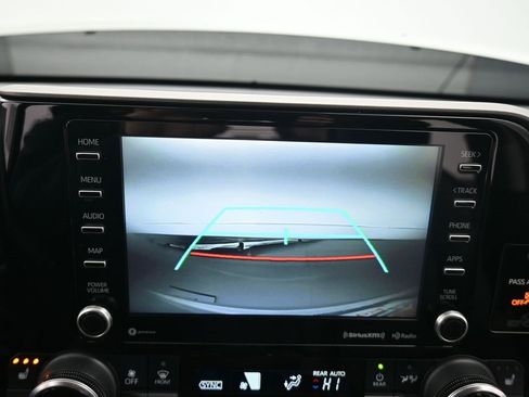 Used 2022 Toyota Highlander XLE image 24