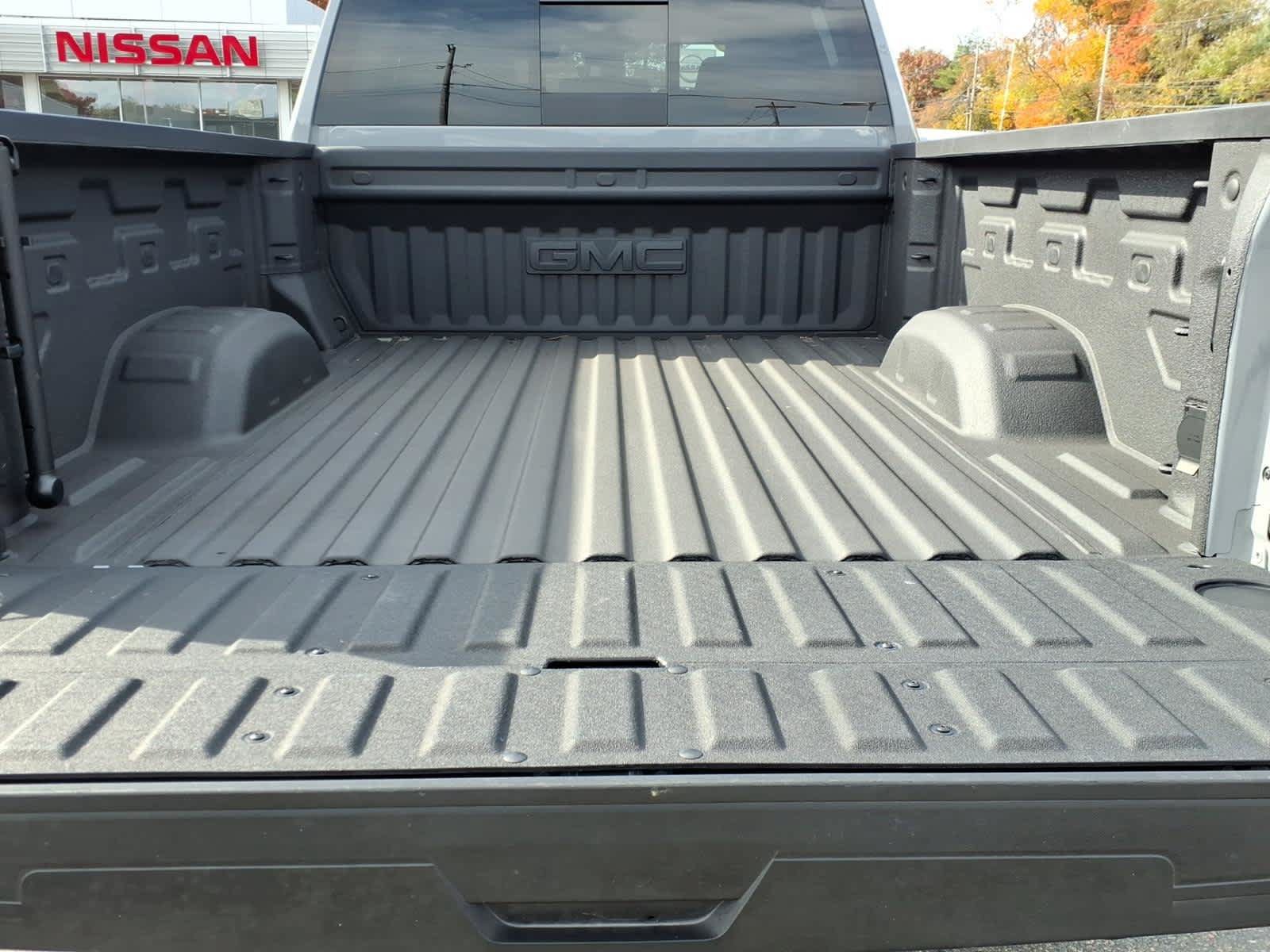Used 2025 GMC Sierra 2500 AT4 w/ AT4 Premium Plus Package AWD/4WD image 16