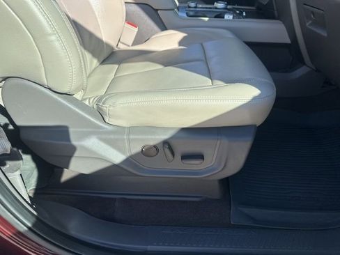 Used 2021 Ford Expedition XLT image 23