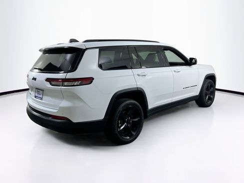 Used 2023 Jeep Grand Cherokee L Laredo image 5