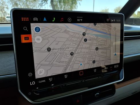 New 2025 Volkswagen ID. Buzz Pro S Plus AWD/4WD image 19