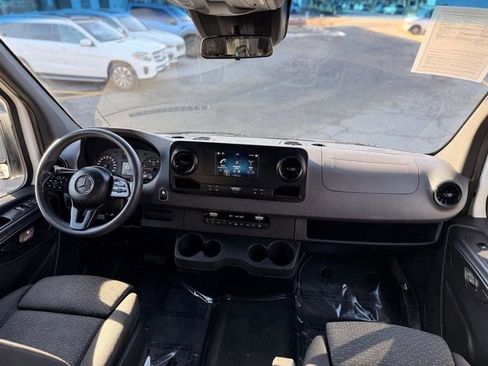 Used 2019 Mercedes-Benz Sprinter 2500 image 18