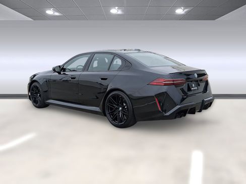Used 2025 BMW M5 w/ Executive Package image 3