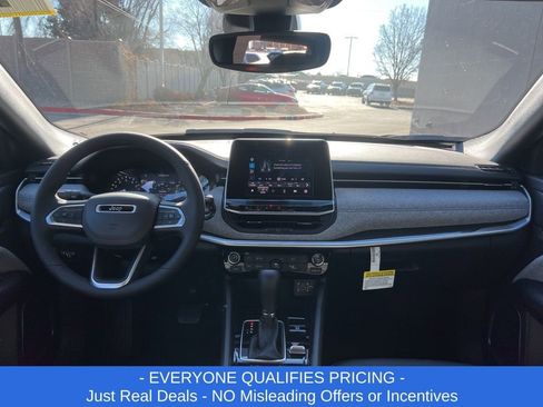 New 2026 Jeep Compass Latitude image 20