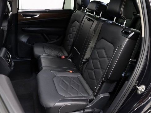 Used 2024 Volkswagen Atlas SE image 11