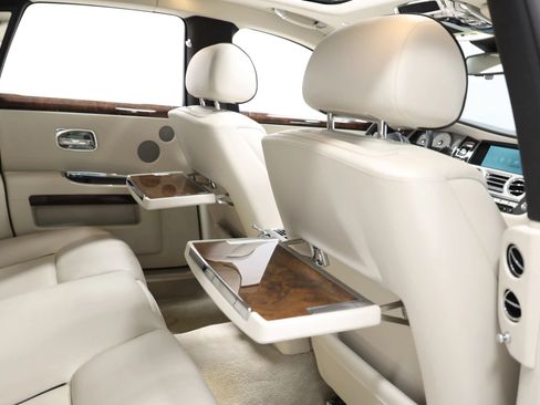 Used 2017 Rolls-Royce Ghost RWD image 97