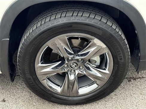 Used 2019 Toyota Highlander Limited image 9