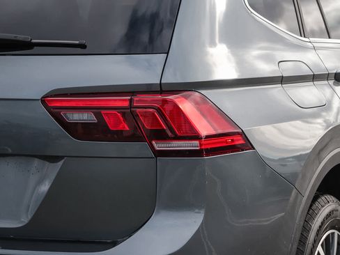 Used 2020 Volkswagen Tiguan SE w/ Panoramic Sunroof Package image 10