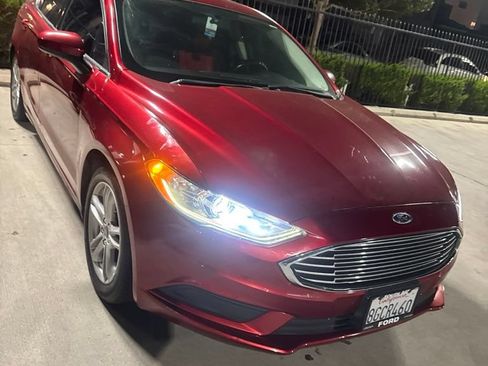 Used 2018 Ford Fusion SE w/ Fusion SE Technology Package FWD image 1