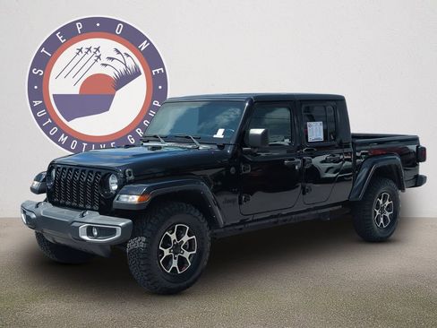 Used 2022 Jeep Gladiator Sport AWD/4WD image 1