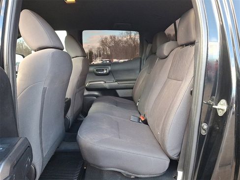 Used 2018 Toyota Tacoma TRD Off-Road image 10