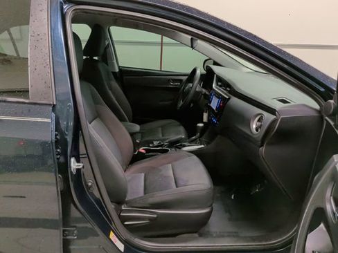 Used 2018 Toyota Corolla LE image 29