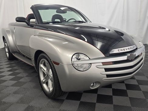 Used 2005 Chevrolet SSR w/ Preferred Equipment Group RWD image 43
