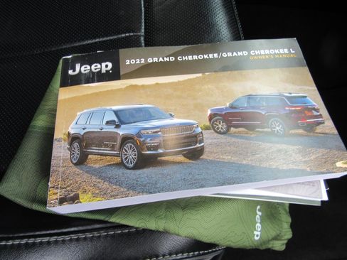 Used 2022 Jeep Grand Cherokee Overland AWD/4WD image 37